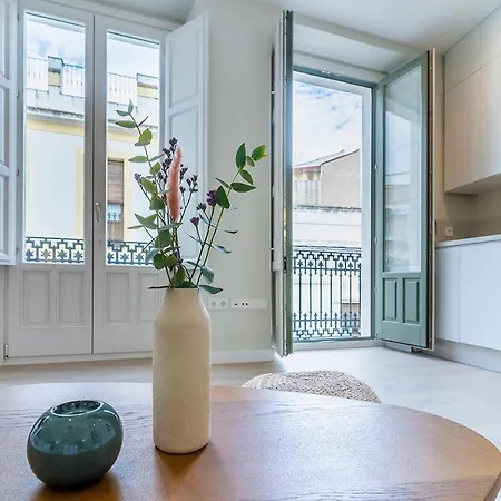Center & Free Private Parking Apartment *