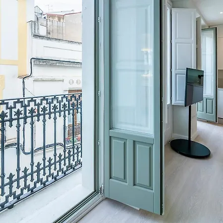 Apartment Center & Free Private Parking *